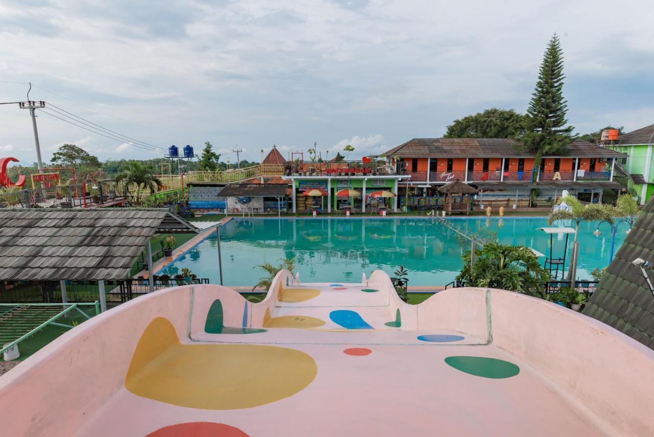Reddoorz Resort Syariah @ Jaya Tirta Abadi Purwakarta Exterior photo